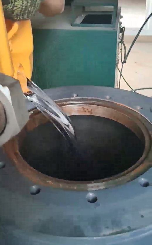 毕节开山空压机漏油故障检查