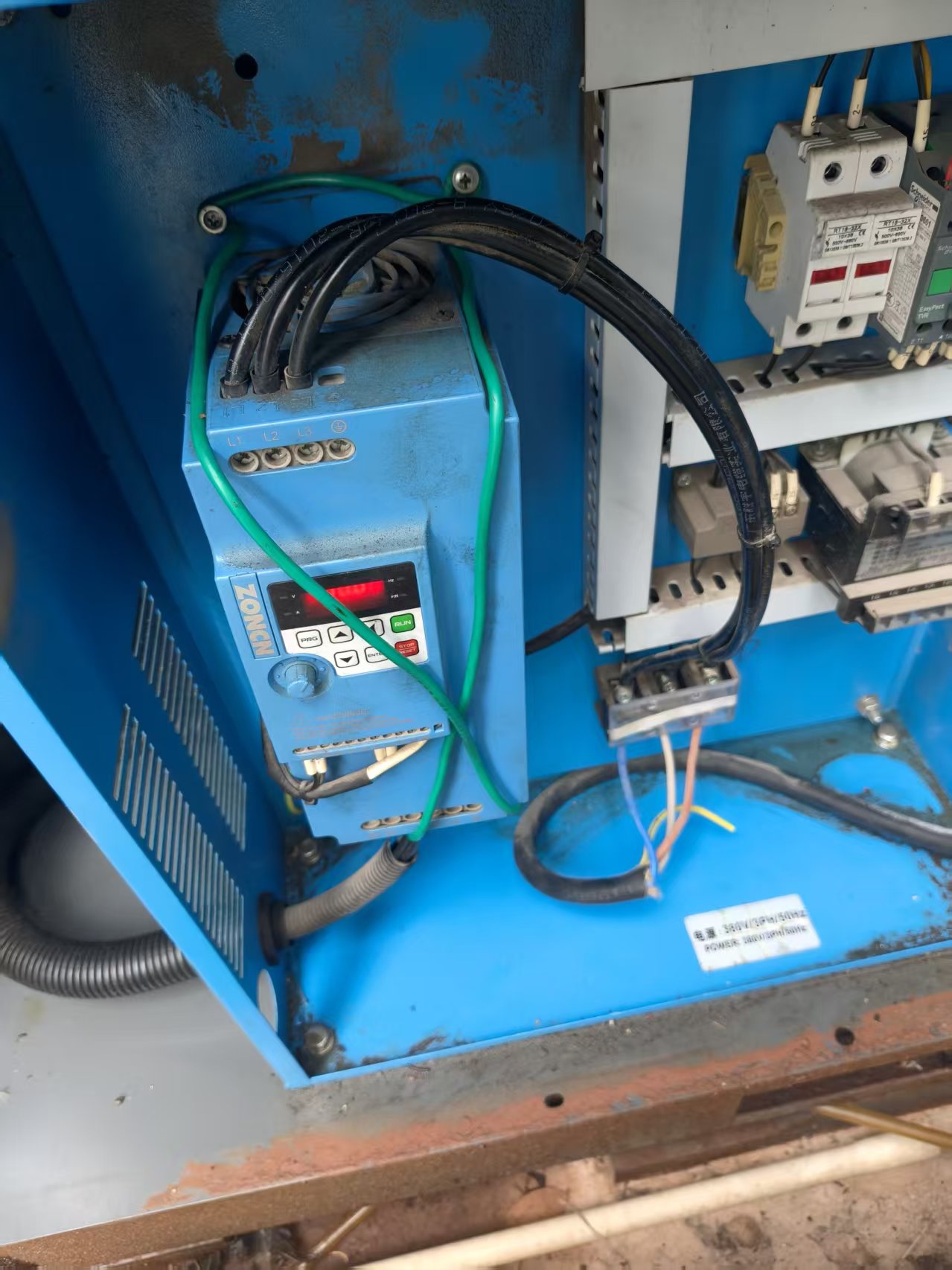 黔西南某食品厂开山空压机PMVF巡检并清洗